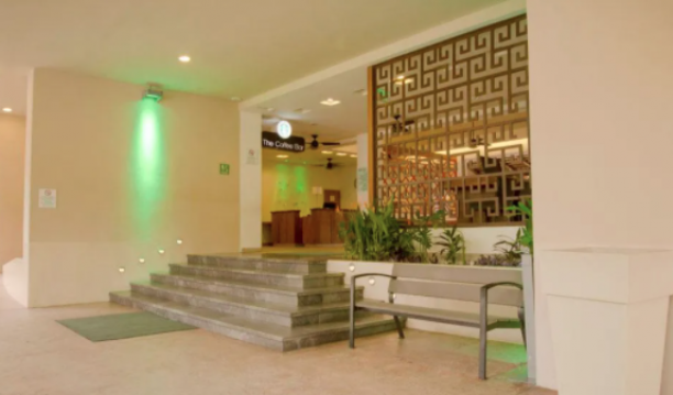 Paquete de alojamiento en Holiday Inn Huatulco con vuelo redondo en oferta. Para más descuentos y promociones, visita PromoDromo.